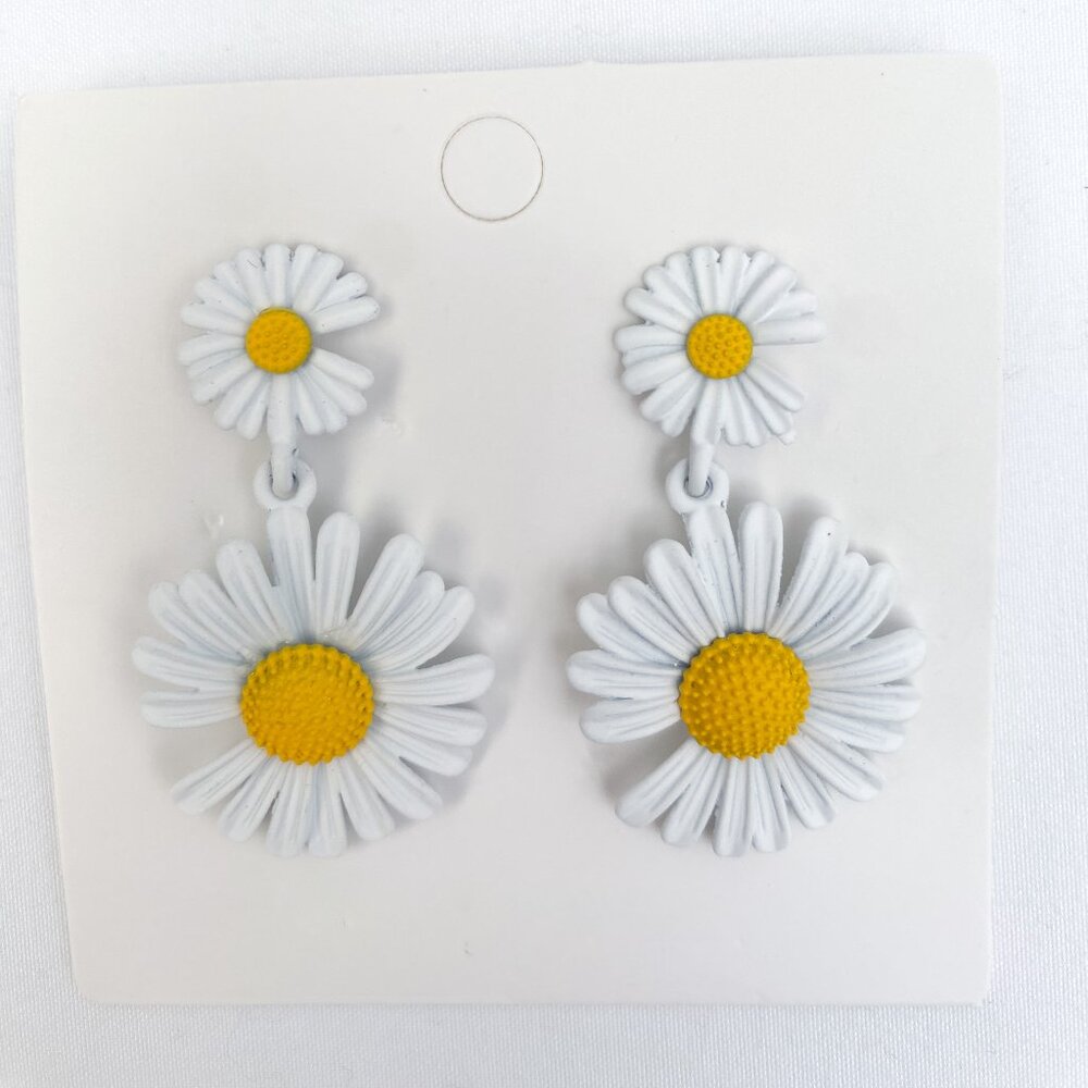 White Daisy Drop Earrings